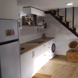 Interior moderno de casa rural en Torres Jaén Almadenia cocina equipada